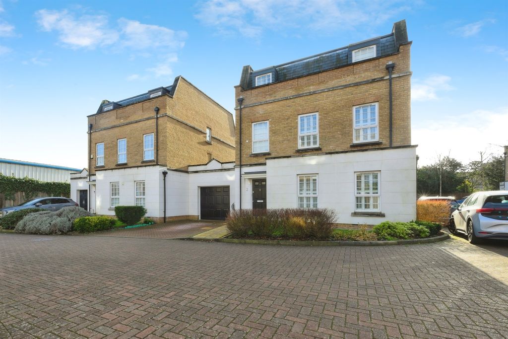 Property photo 1 of 21