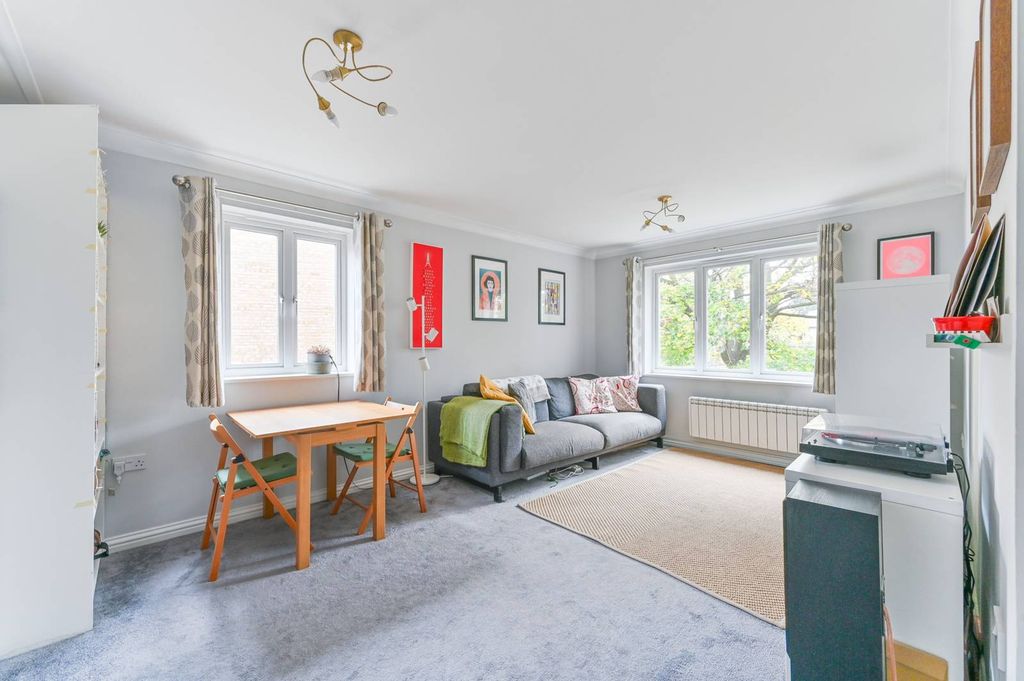 Property photo 2 of 9