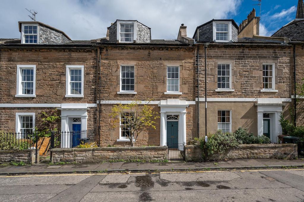 Property photo 1 of 28 Garden Front