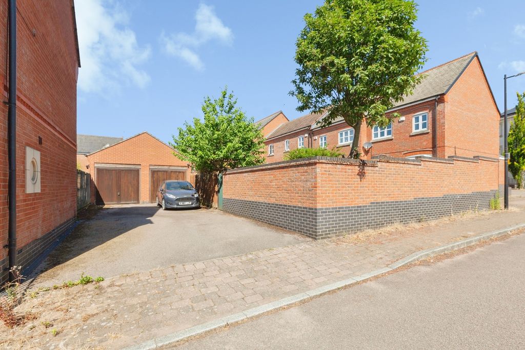Property photo 3 of 18 Pbox-Img.Jpg
