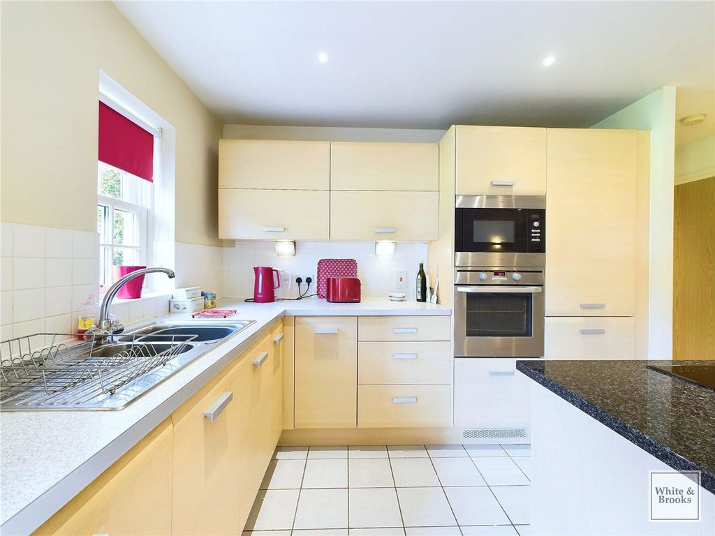 Property photo 3 of 19 Kitchen