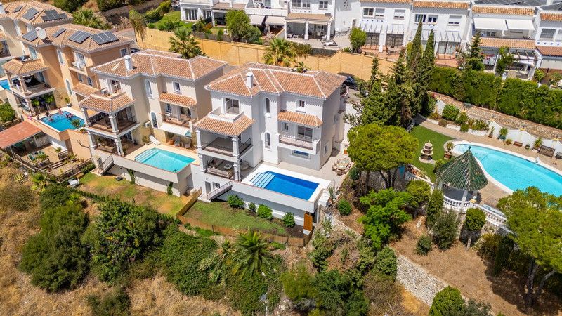 Property photo 2 of 40