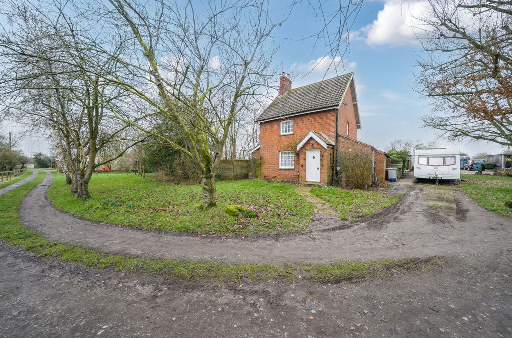 Property photo 2 of 32