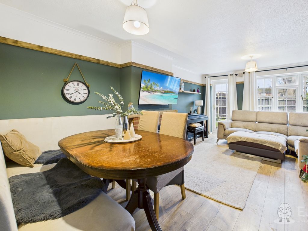 Property photo 2 of 11 Living Room