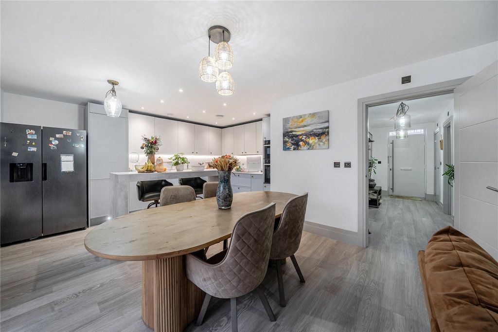 Property photo 2 of 21 Picture No. 17