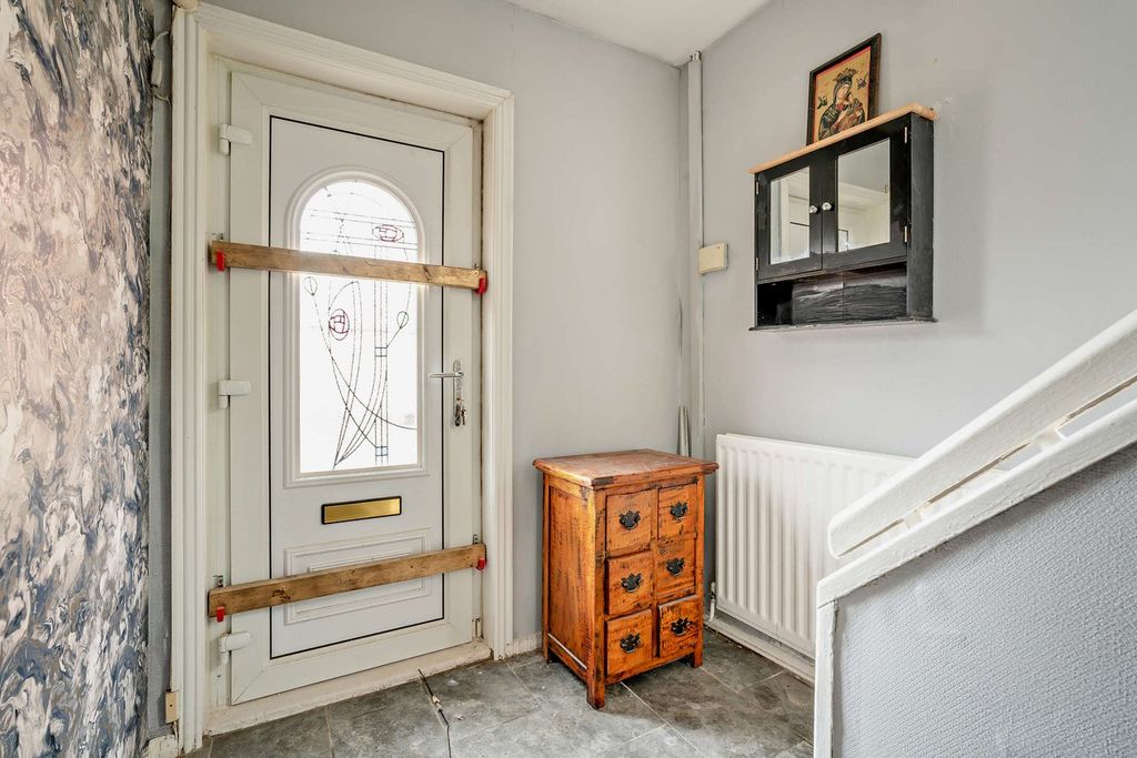 Property photo 2 of 30