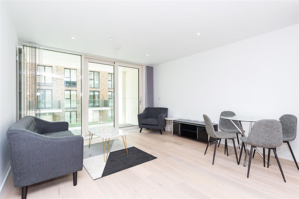 Property photo 1 of 8 48 Carrick House-5.Jpg