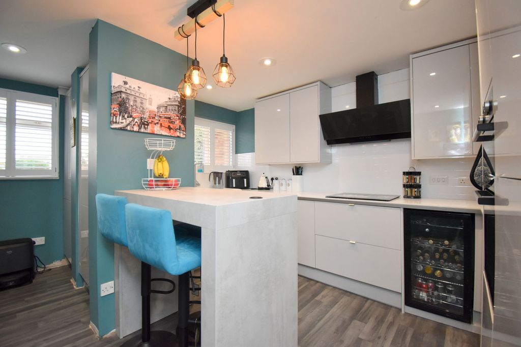 Property photo 3 of 22