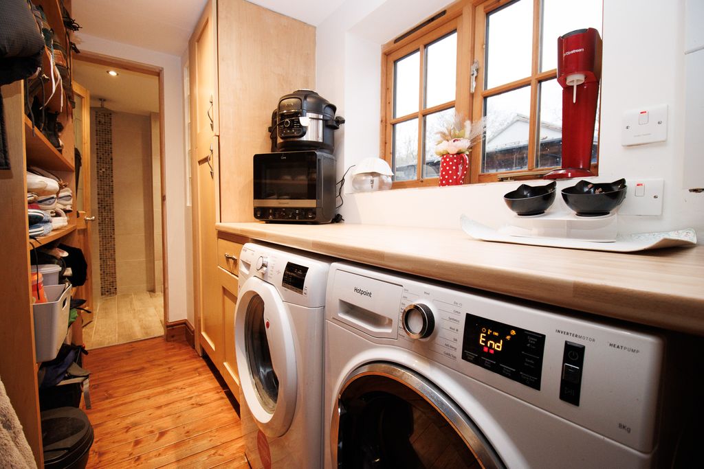 Property photo 3 of 27