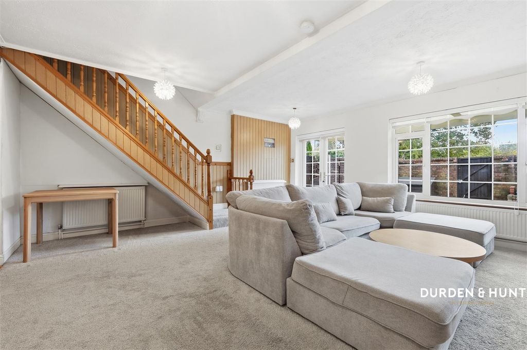 Property photo 2 of 19 Kingsley Road