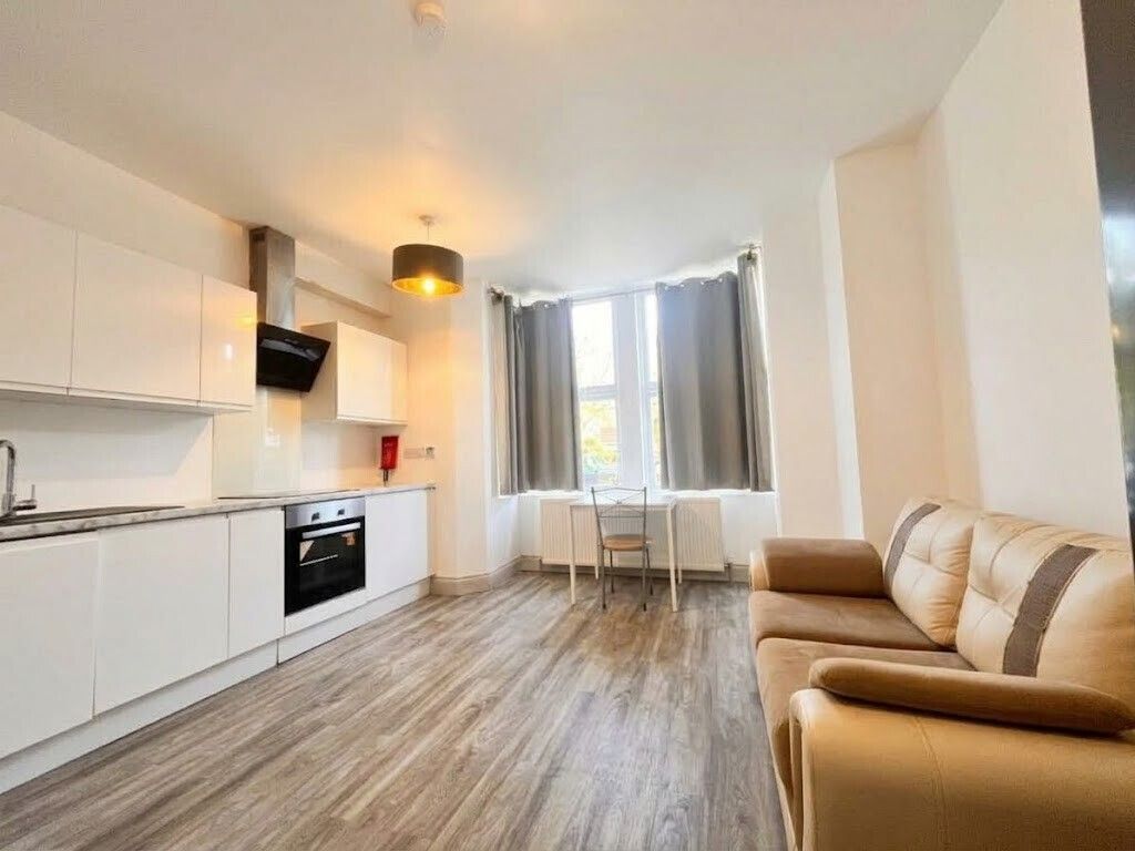 Property photo 1 of 9 1Cf7B965-58B9-42E2-B