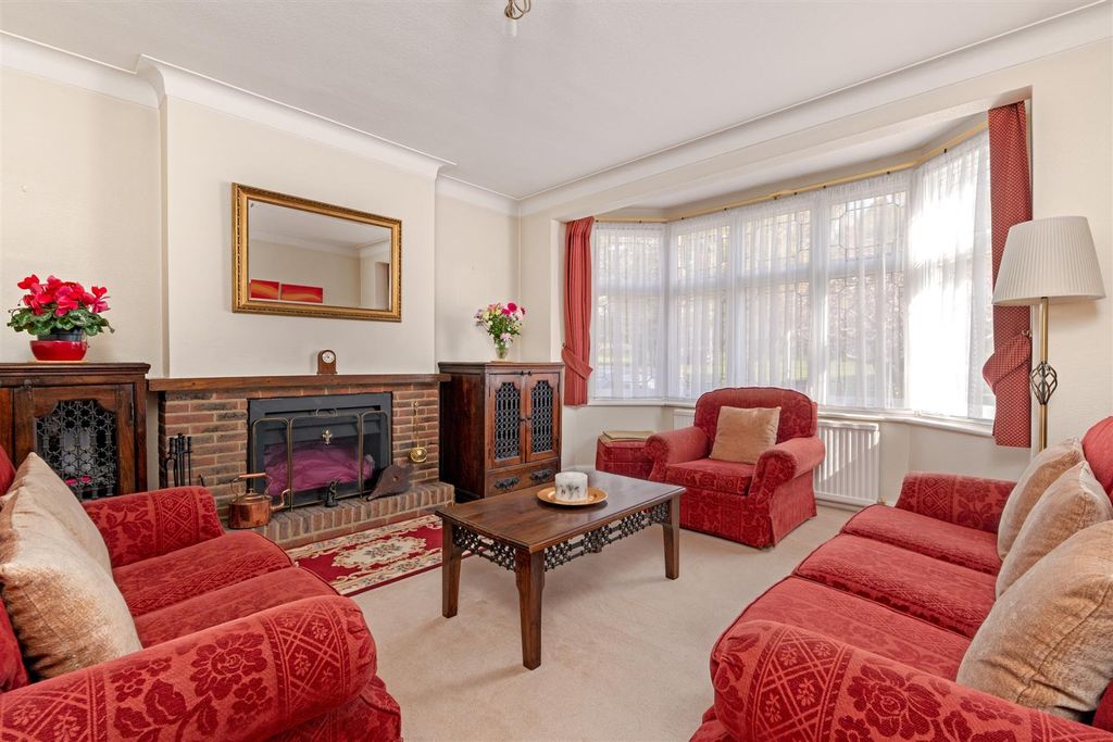 Property photo 2 of 11