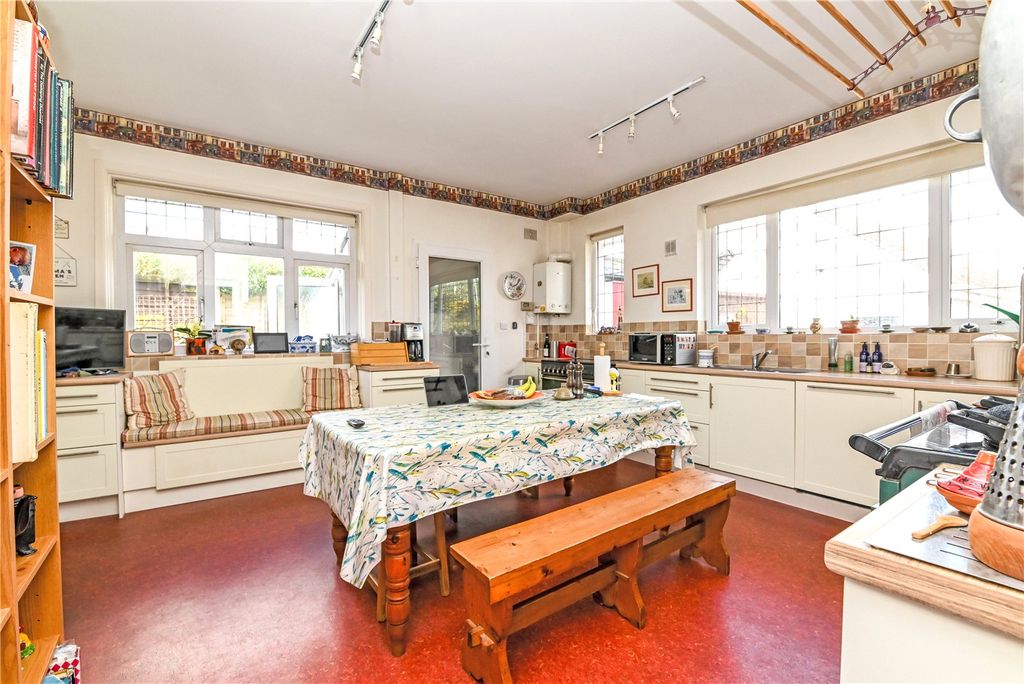 Property photo 3 of 22 Picture No. 05