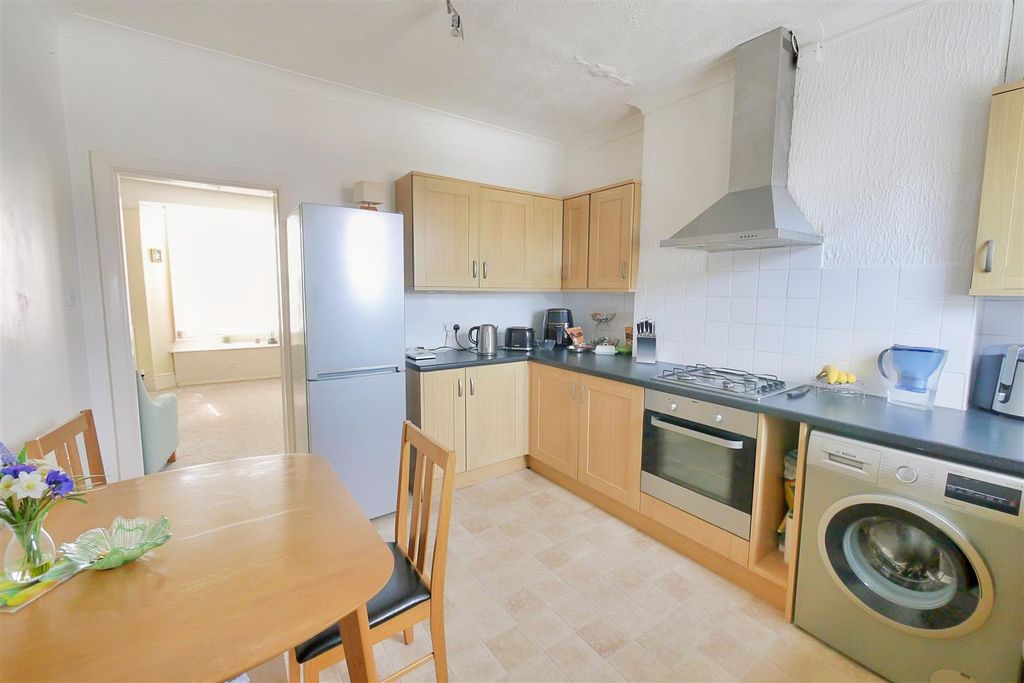 Property photo 3 of 8 Kitchen