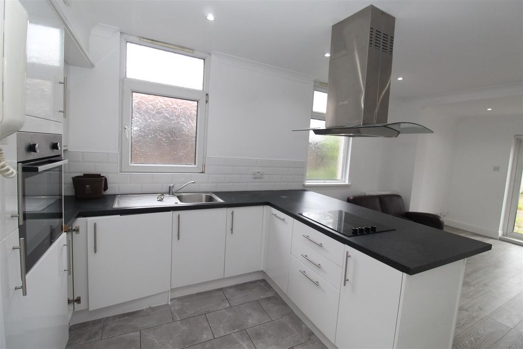 Property photo 2 of 14 Img_9824.Jpg