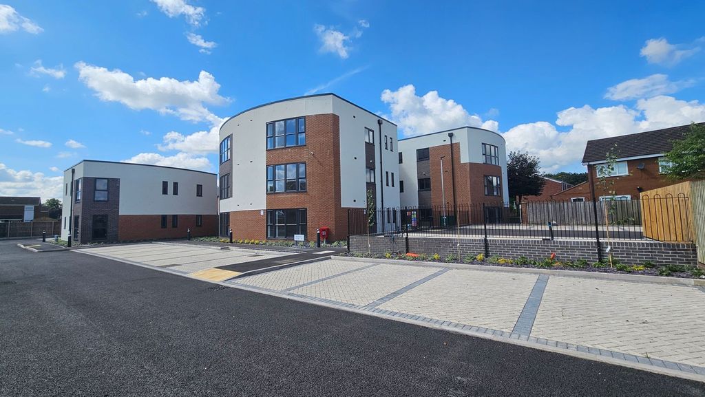 Property photo 1 of 9 Photo 9