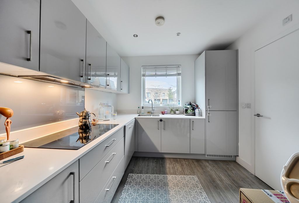 Property photo 2 of 17 1373195-22-6901Ef...