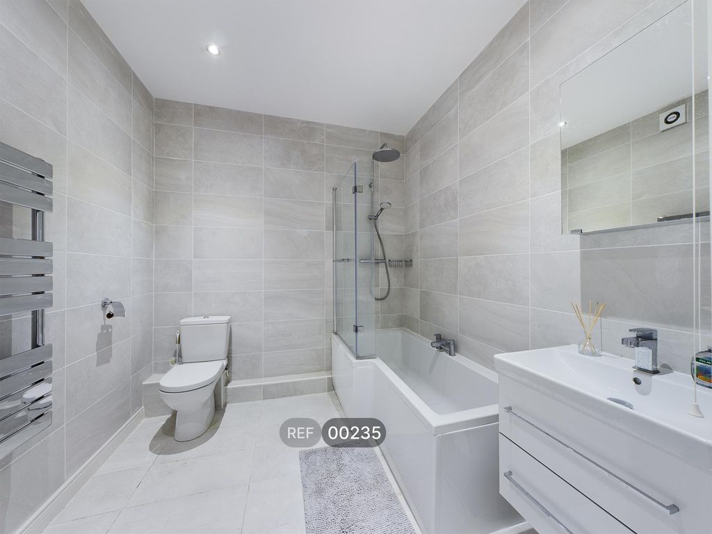 Property photo 3 of 7 Bathroom