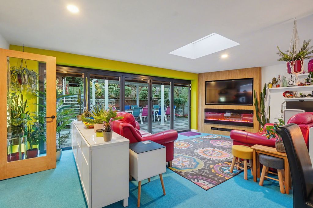 Property photo 3 of 32