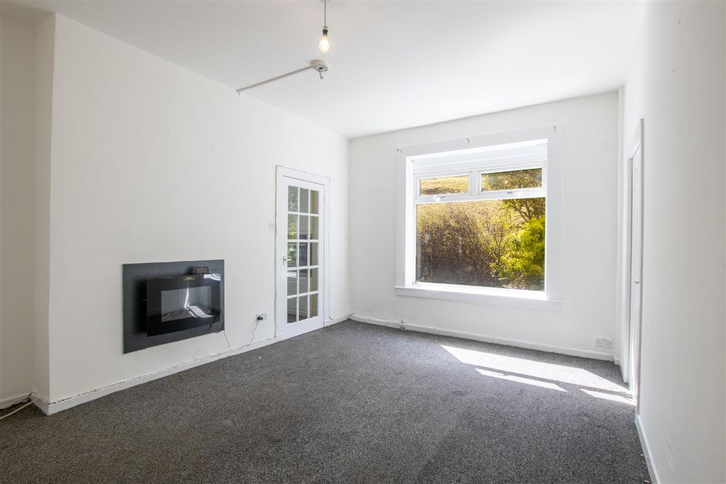 Property photo 2 of 10 Lounge.Jpg