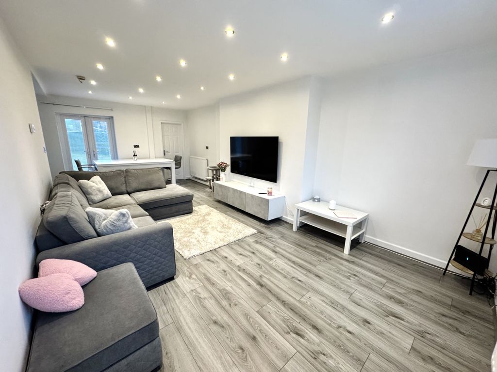 Property photo 2 of 13 Img_2362