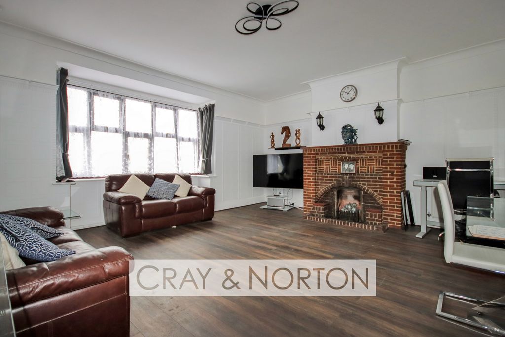 Property photo 2 of 6 Photo 5