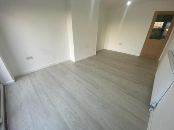 Property photo 3 of 11 4 (1)