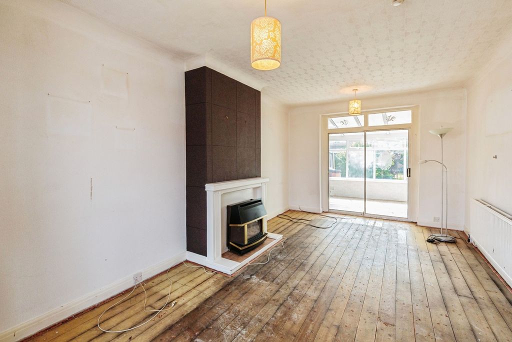 Property photo 2 of 17 Photo