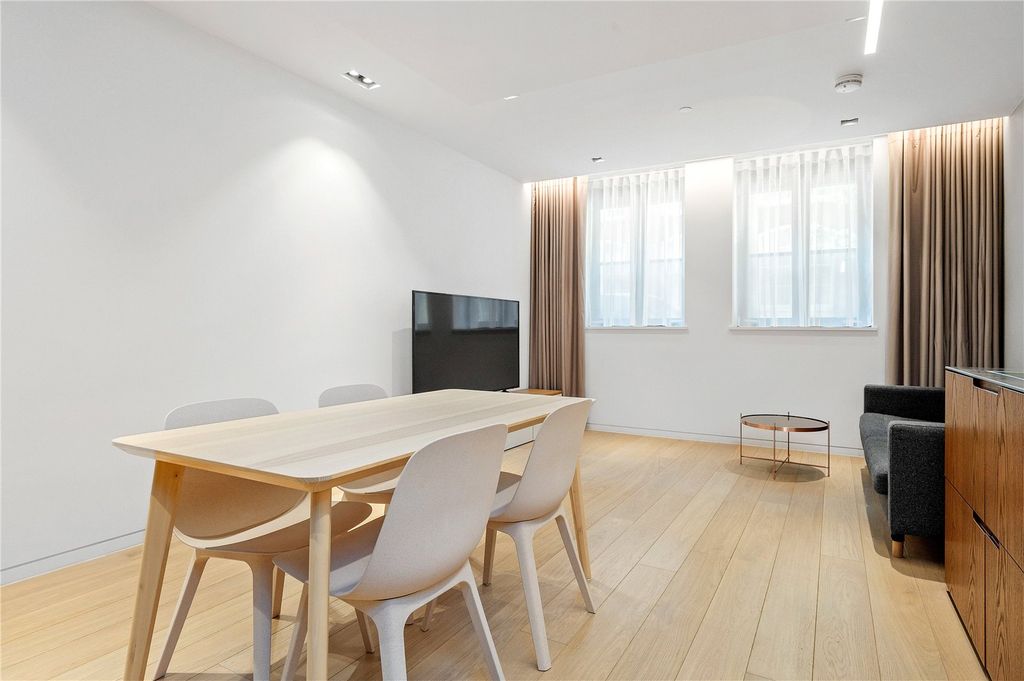 Property photo 3 of 18 Kitchen/ Reception