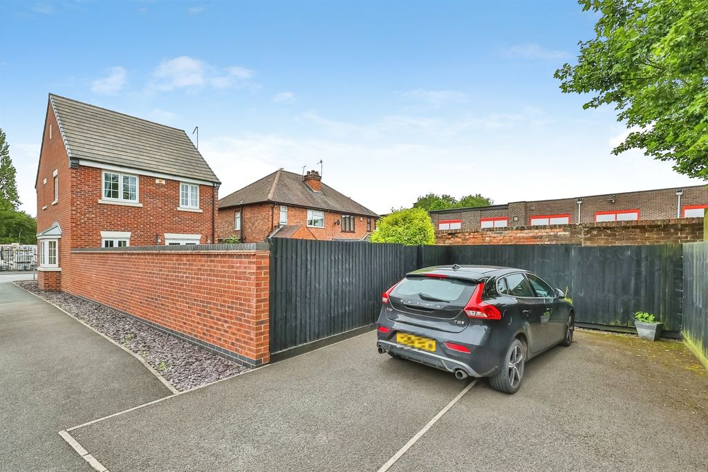 Property photo 3 of 21