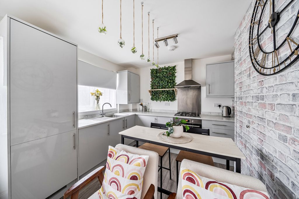 Property photo 3 of 14 1392951-13-69414d...