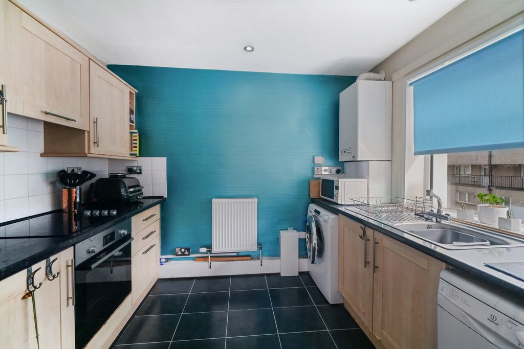 Property photo 3 of 14 Kitchen