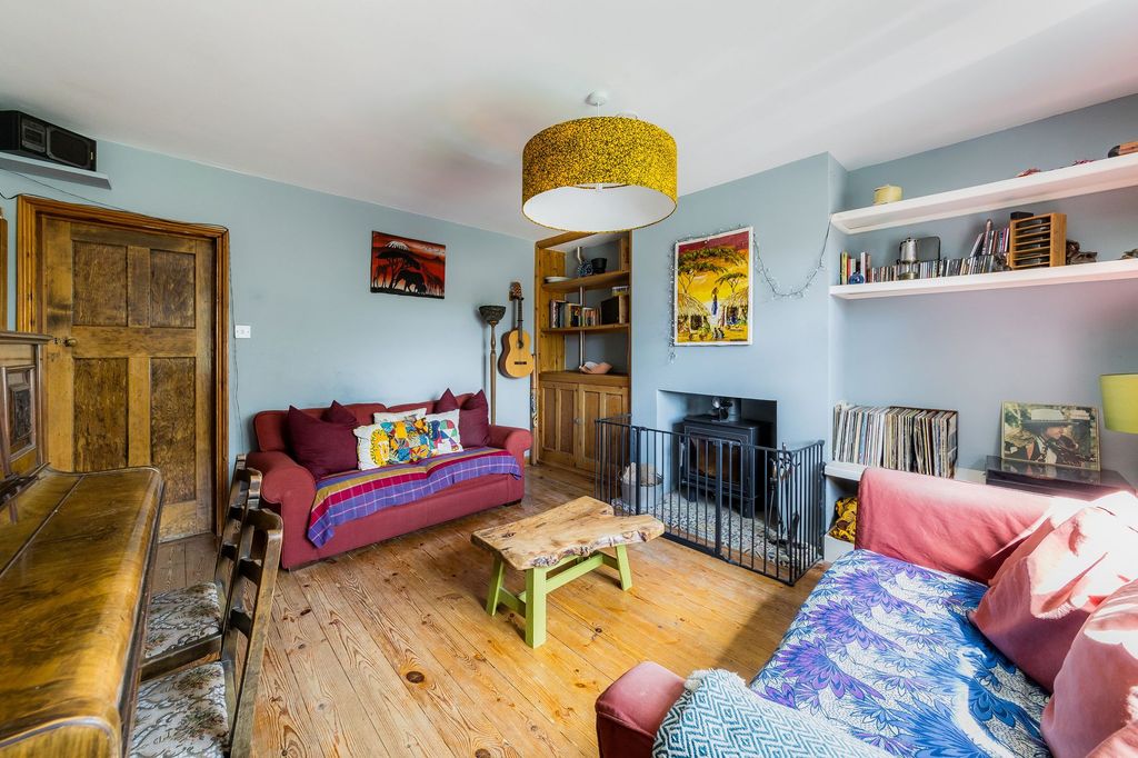 Property photo 2 of 27