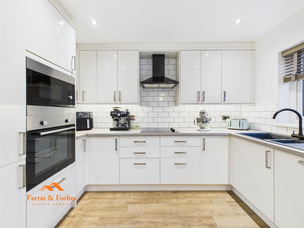 Property photo 2 of 25 Cam03956G0-Pr0196-Still013.Jpg