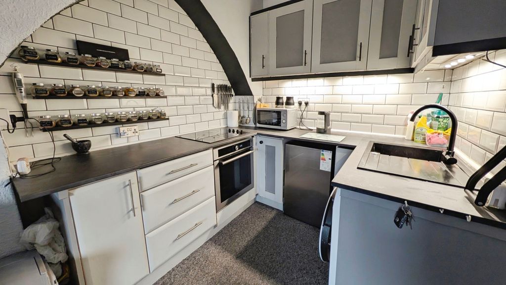 Property photo 2 of 5 7Aa42756-14557