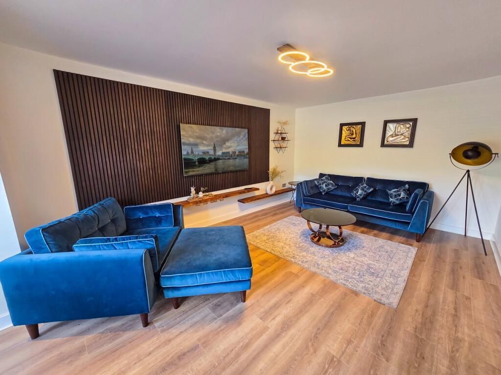 Property photo 3 of 11 Gallery