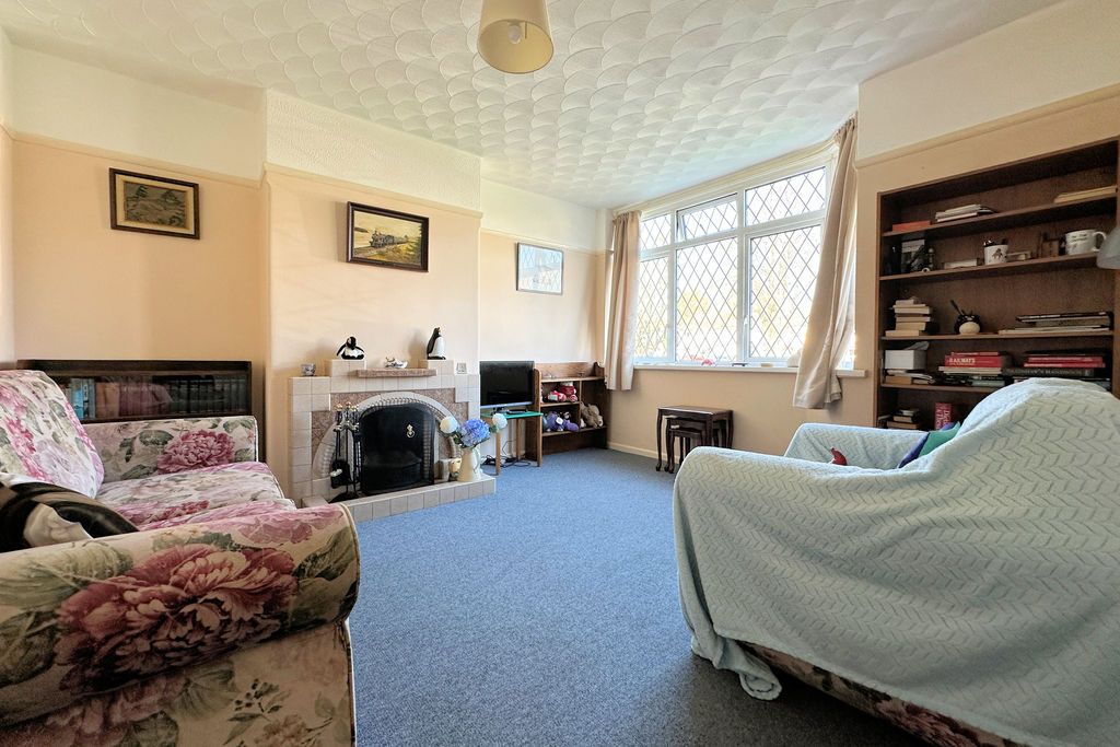 Property photo 2 of 20 Lounge