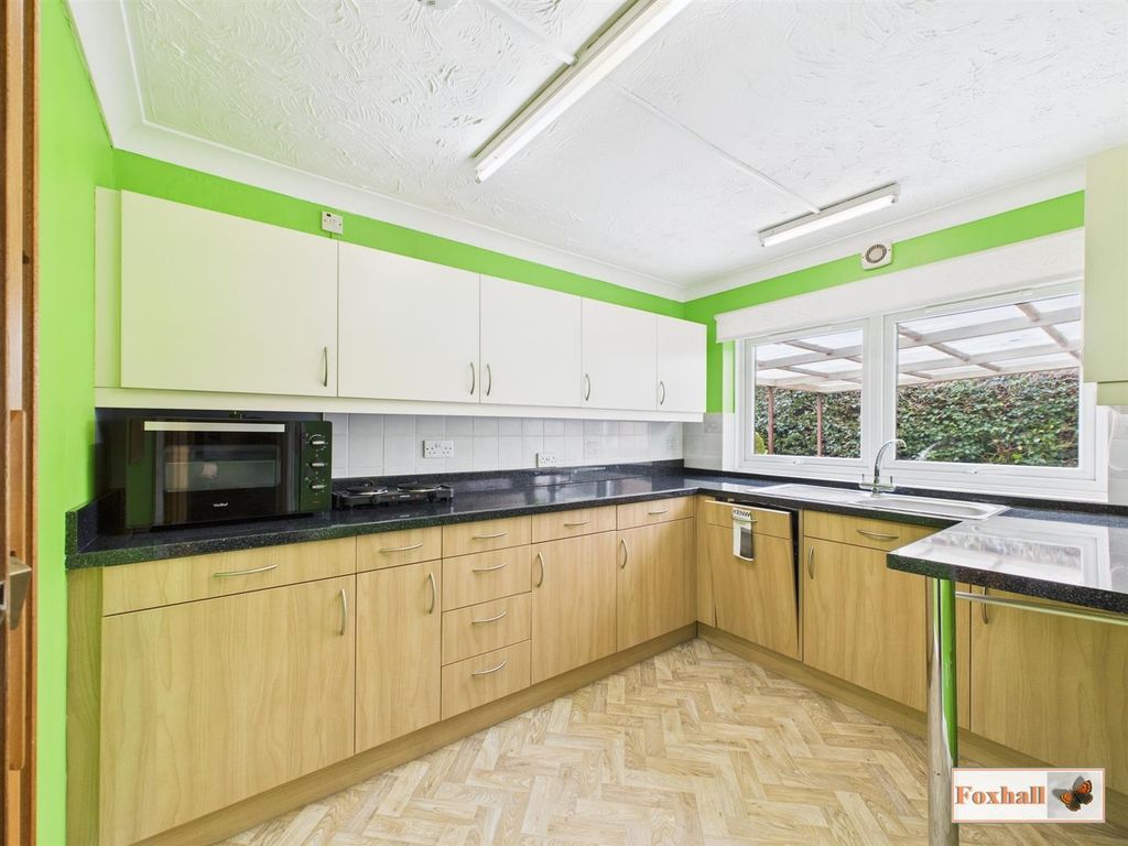 Property photo 3 of 8 Kitchen