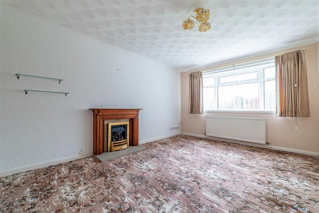 Property photo 2 of 15 Lounge