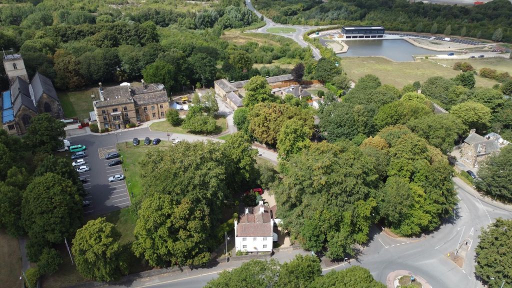 Property photo 2 of 26 Drone 03.Jpg