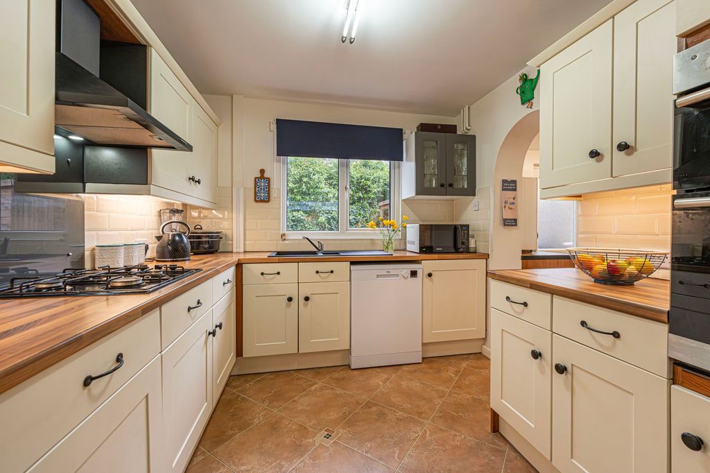 Property photo 2 of 41