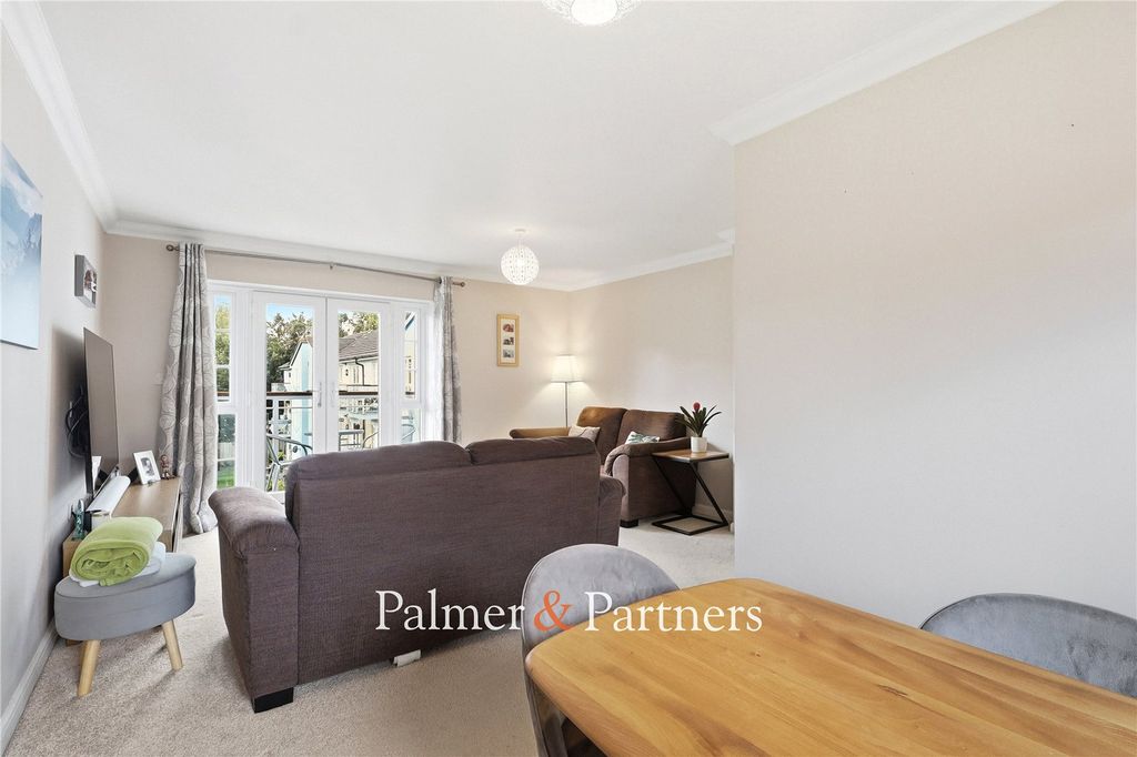 Property photo 3 of 20 Picture No. 06