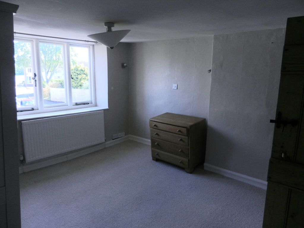 Property photo 3 of 8 Bedroom