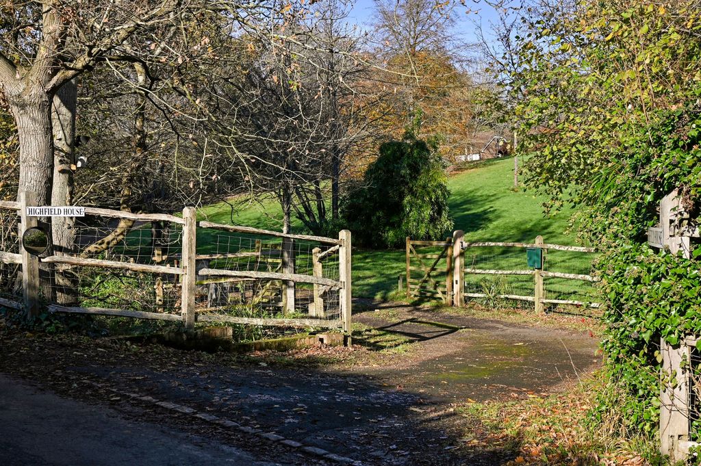 Property photo 2 of 30