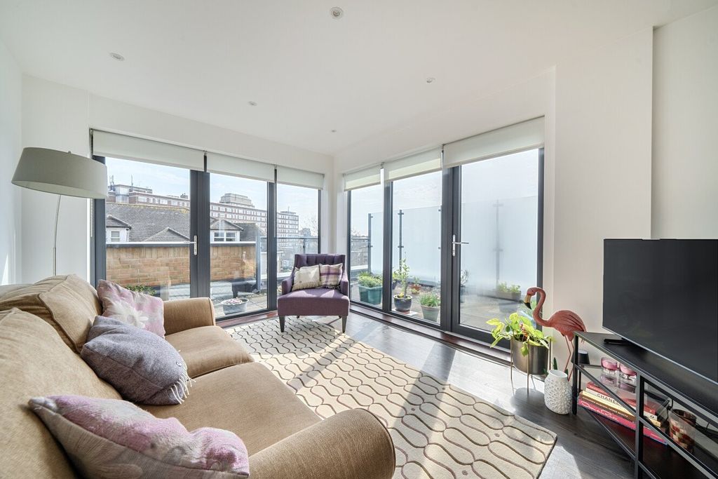 Property photo 3 of 19 Picture No. 16