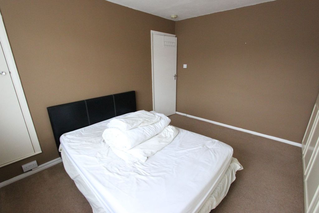Property photo 1 of 27