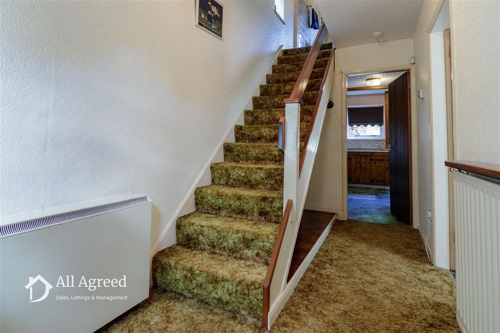 Property photo 2 of 13 Entrance Hall