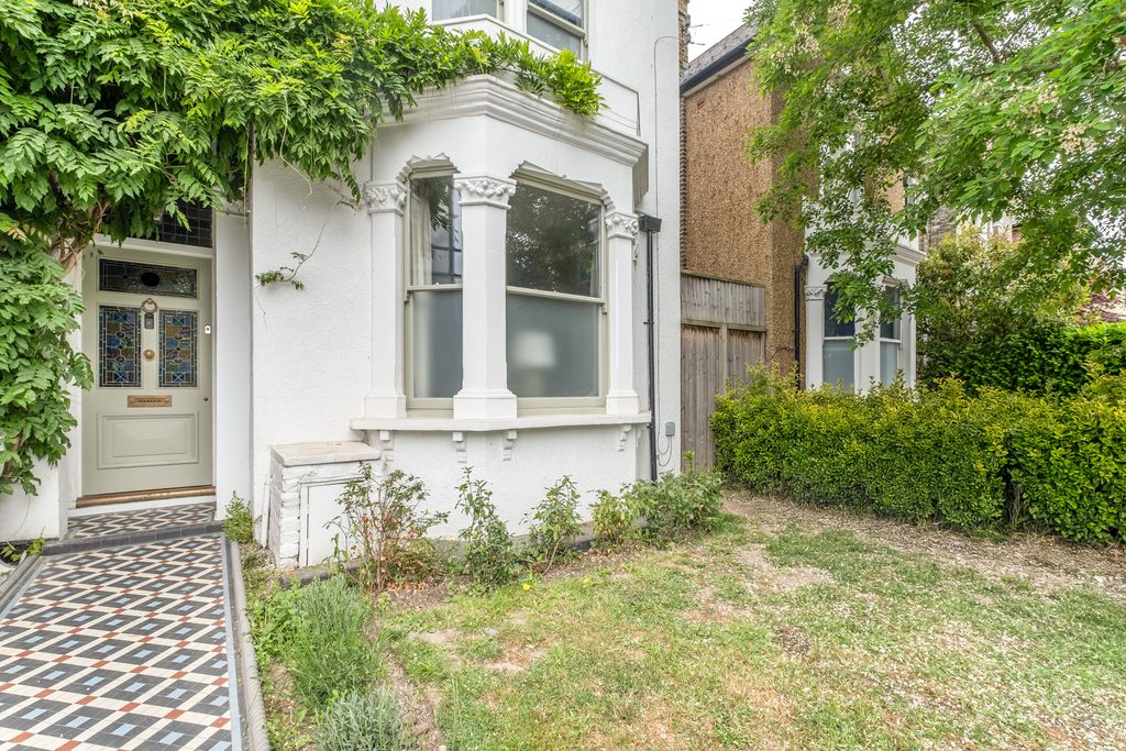 Property photo 2 of 27