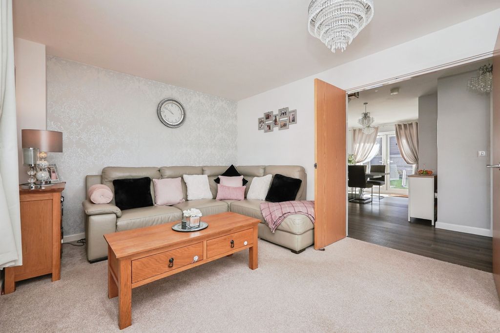 Property photo 2 of 14 Lounge