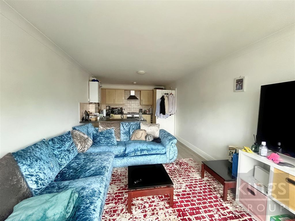 Property photo 3 of 6
